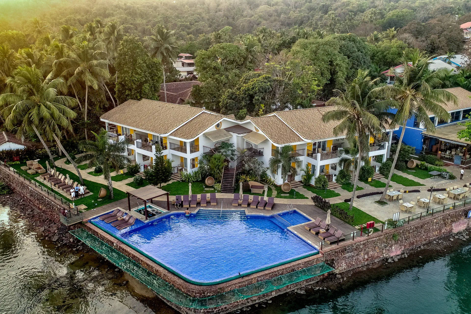 Acron Waterfront Resort, фото 10