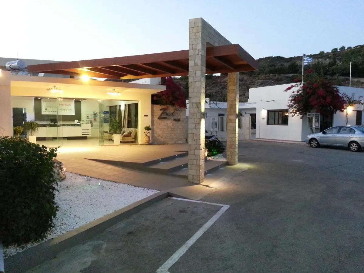 Zoes Studios 3*