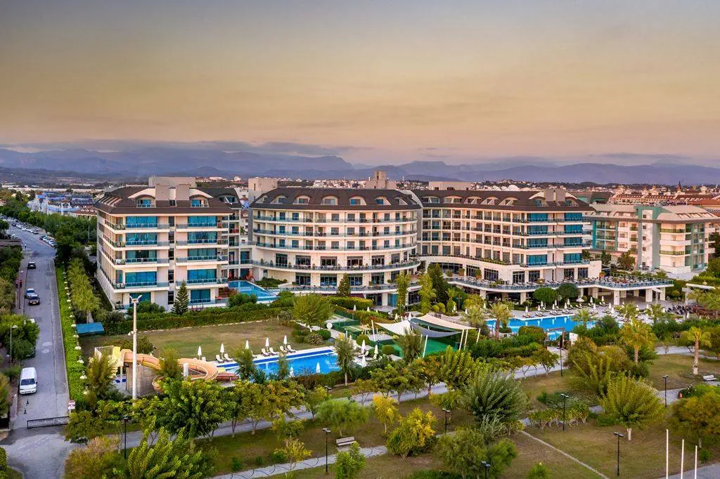 Commodore Elite Suites & Spa 5*, фото 1