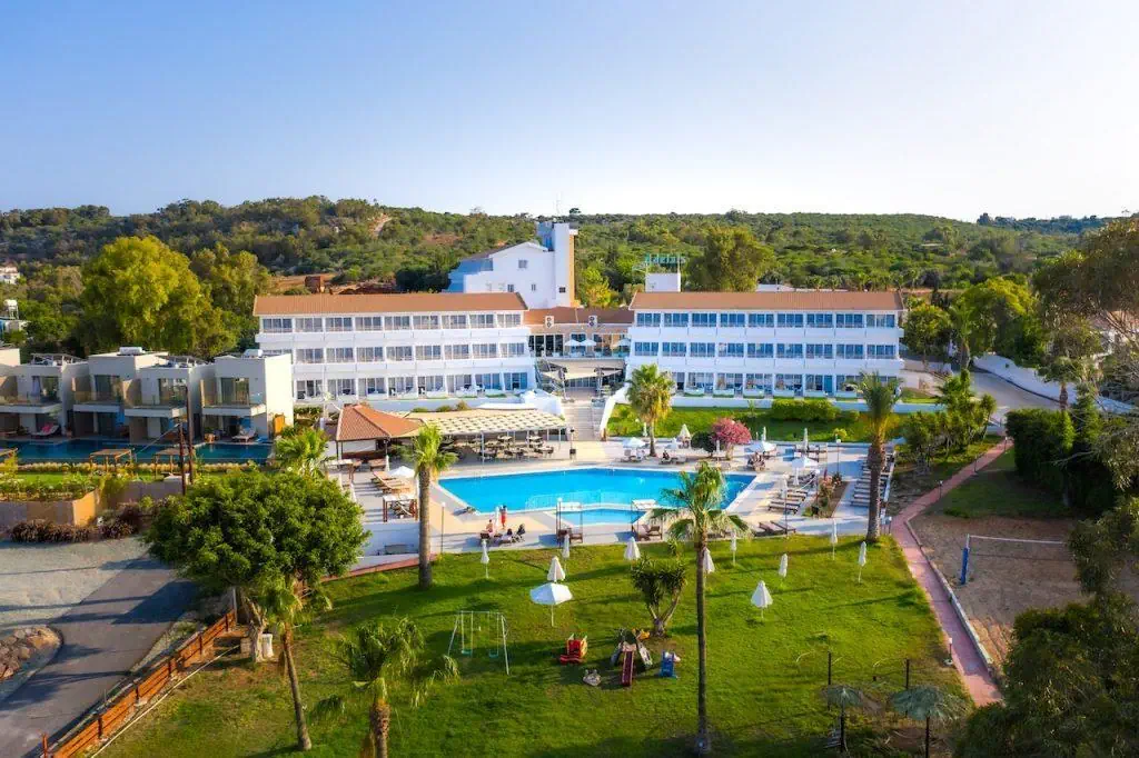 Adelais Bay 3*