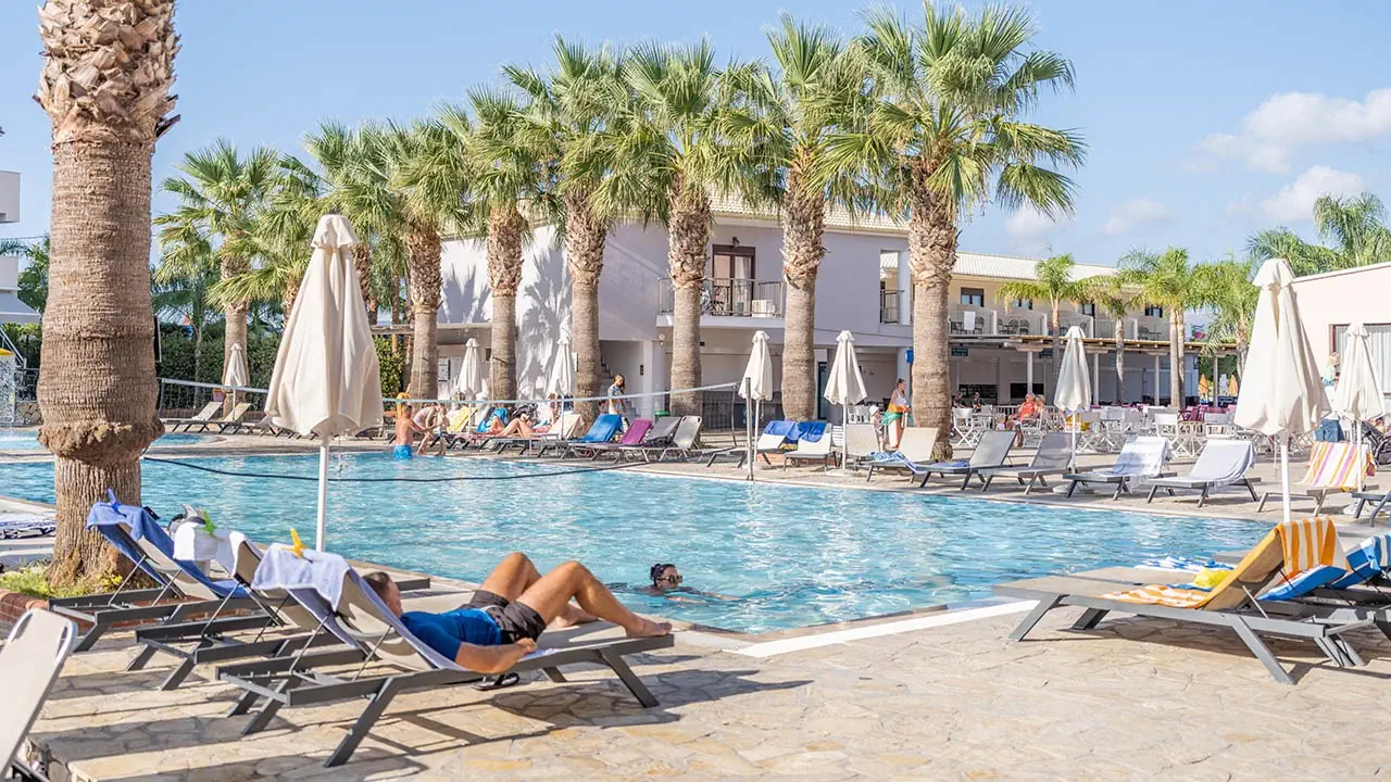 Caretta Beach 4*