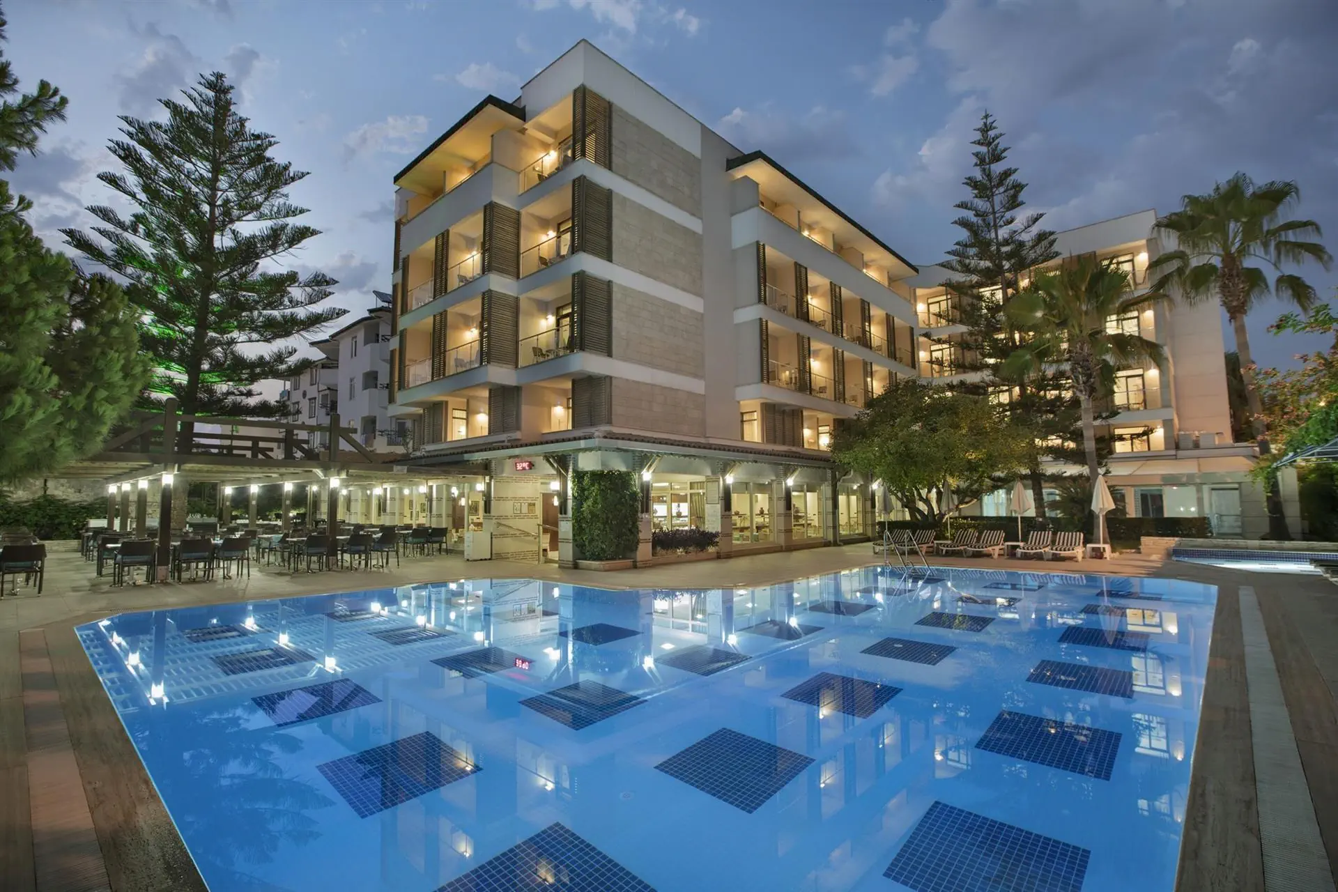 Trendy Side Beach 4*
