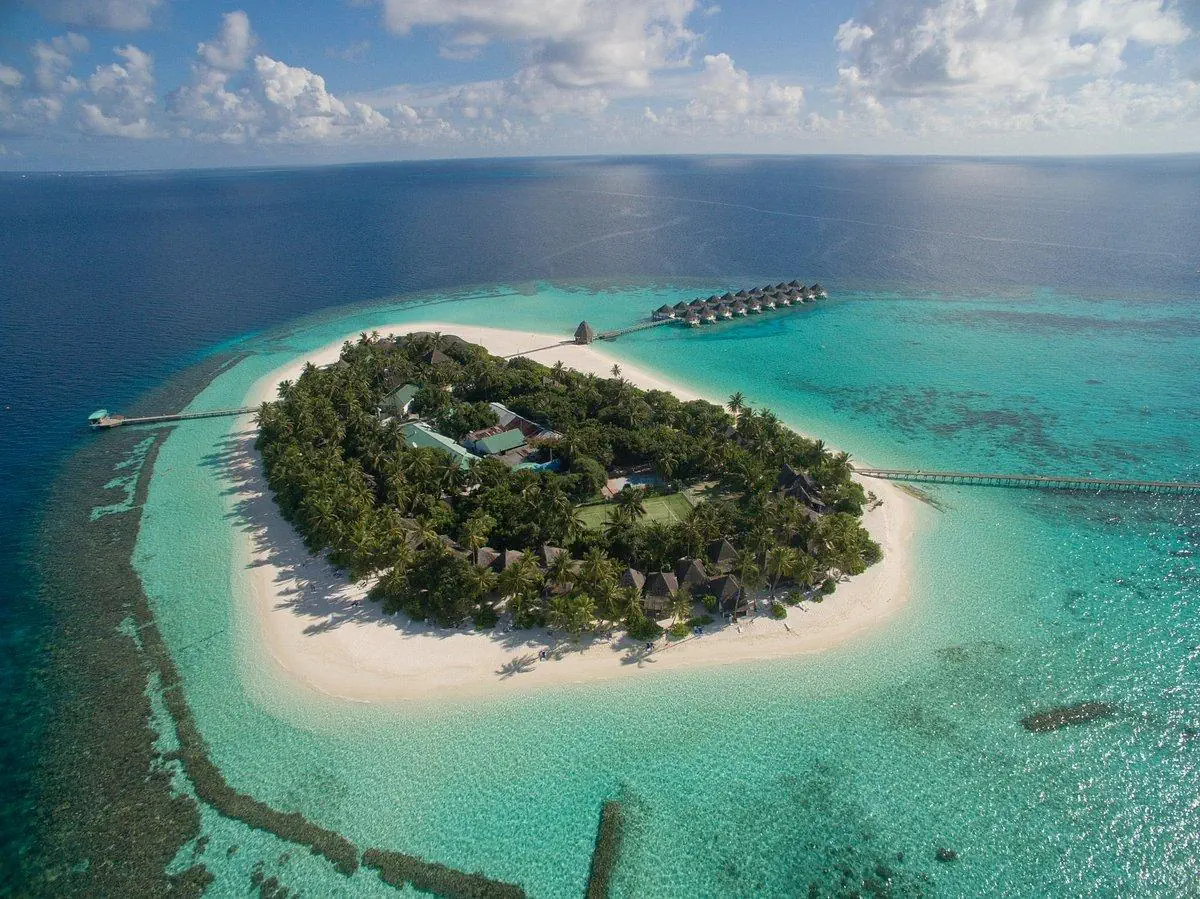 Angaga Island Resort & Spa 4*