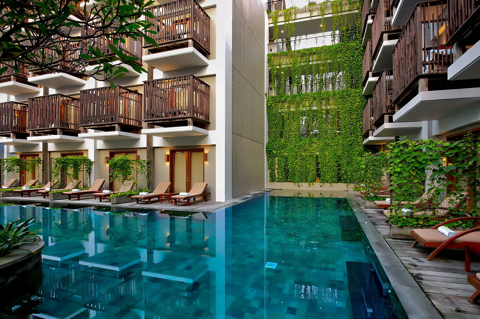 The 101 Oasis 3*