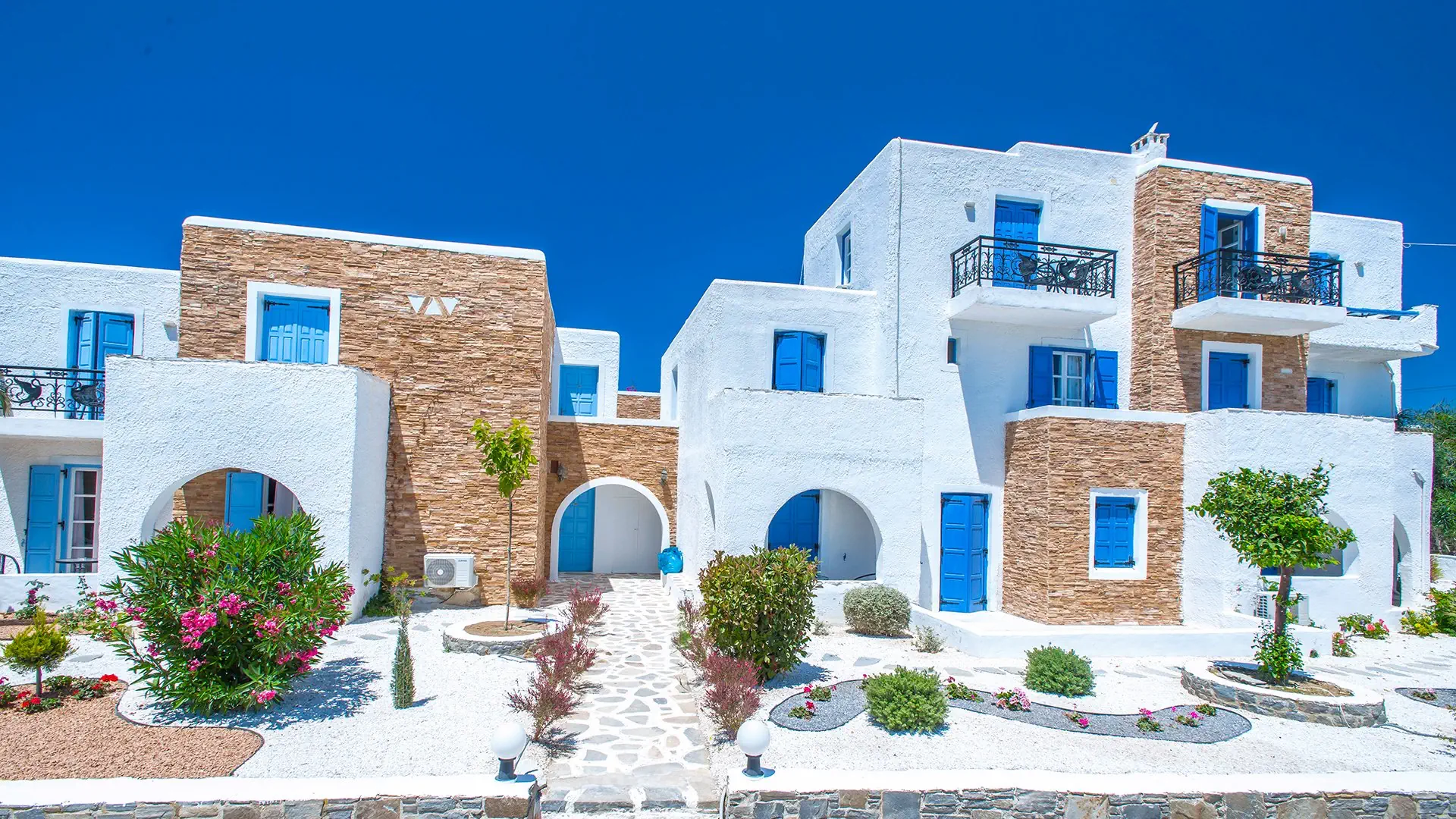 Naxos Holidays 3*