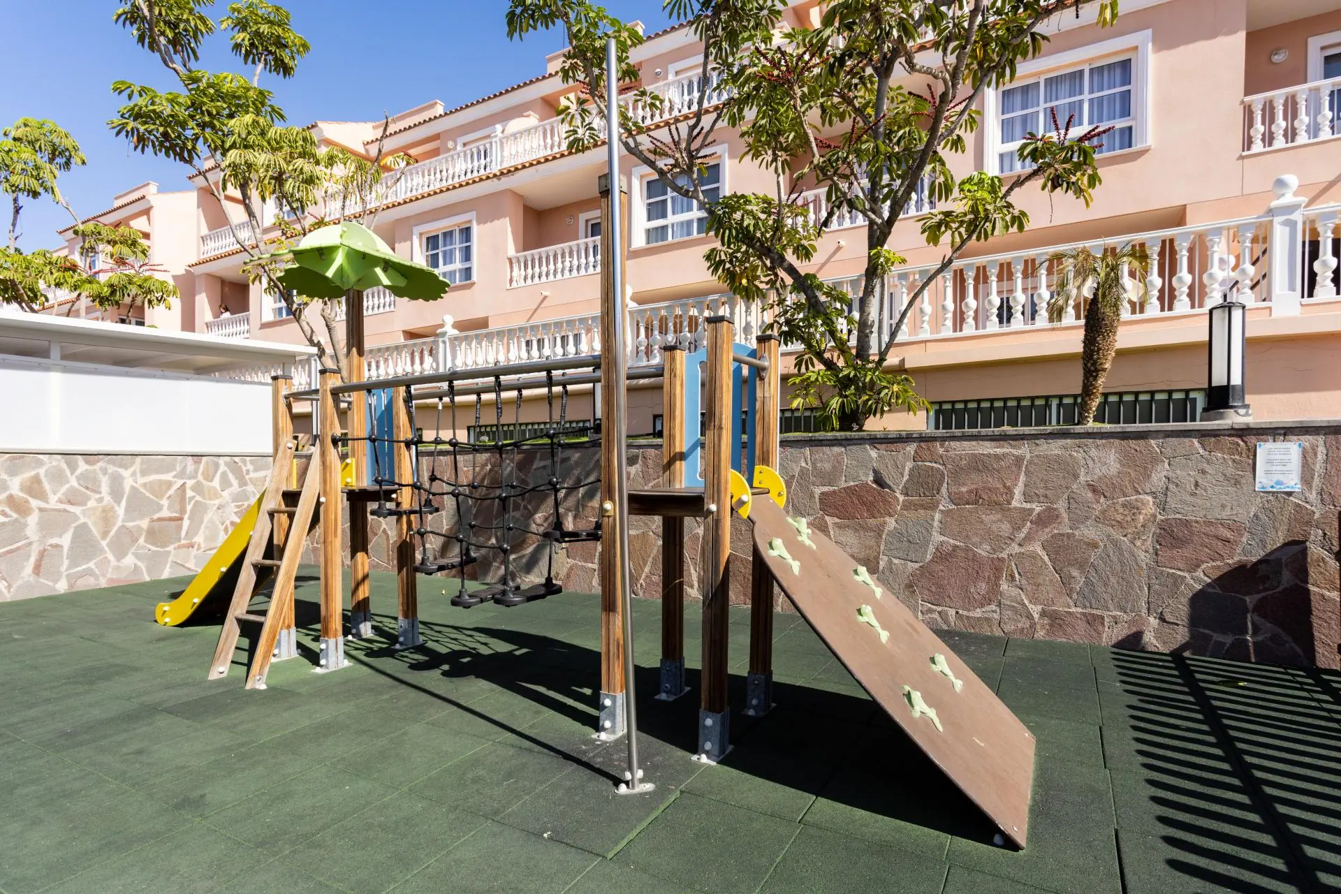 El Duque Aparthotel 4*