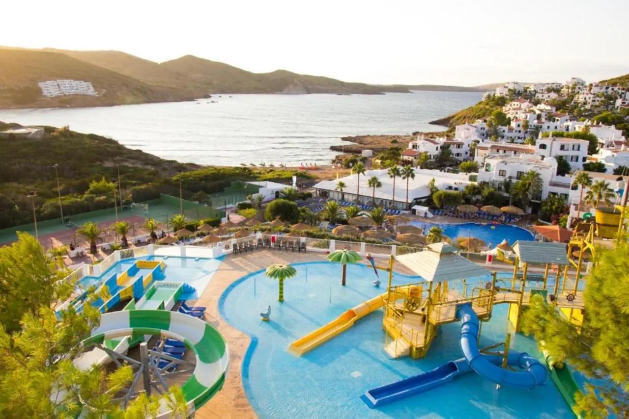 Fergus Club Carema Splash 4*