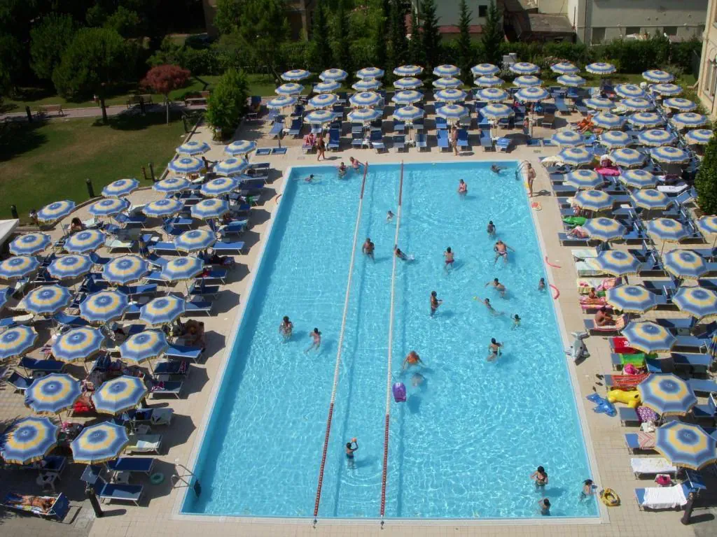 Club Dante 4*