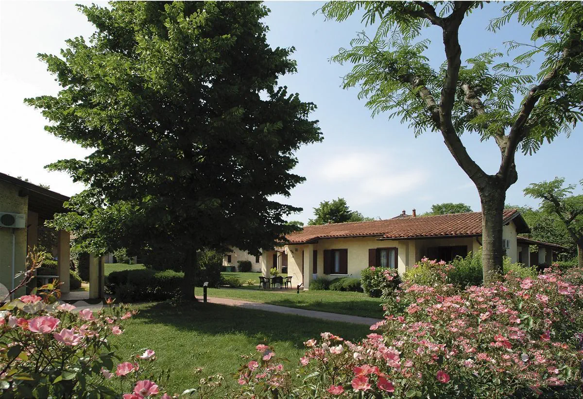 Garda Village 4*