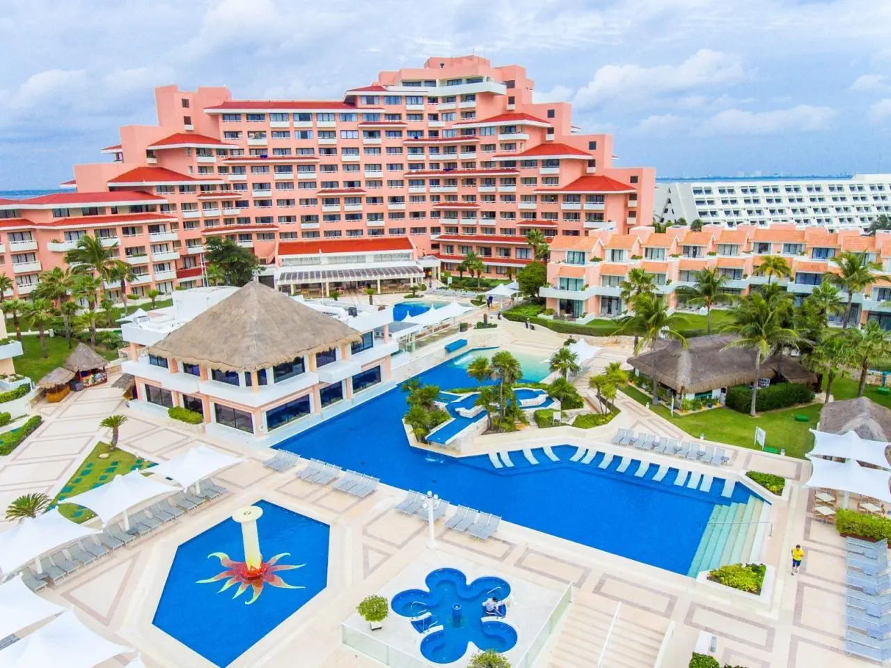 Wyndham Grand Cancún Resort & Villas 4*