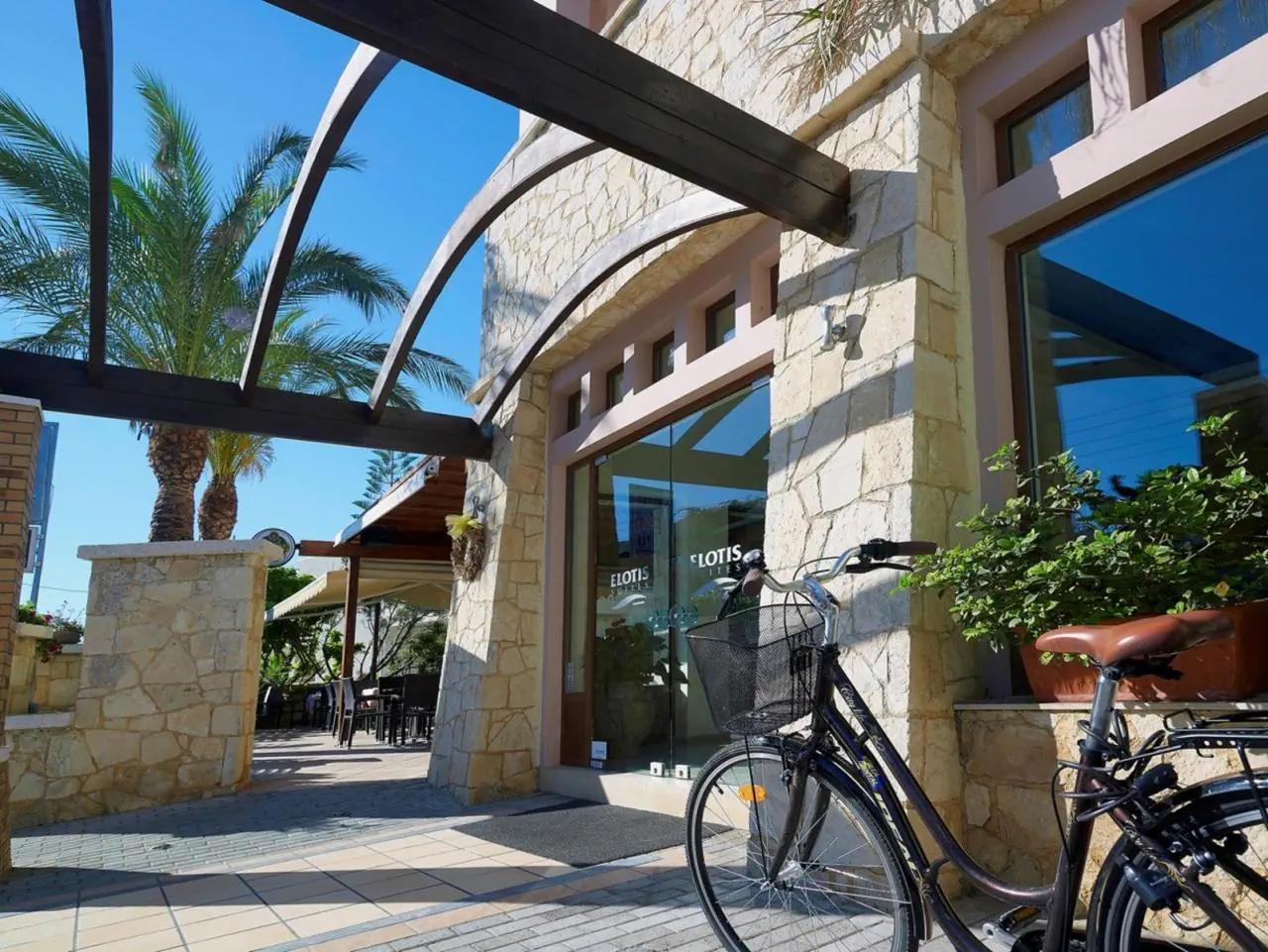 Elotis Suites 3*