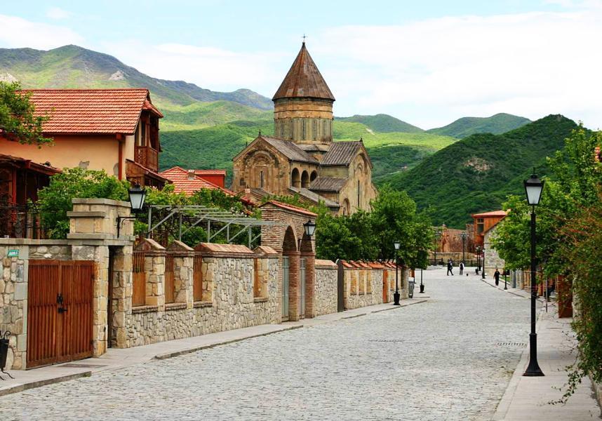 В Кобулети на море на автобусе | Отель Kobuleti Inn (к. 1) с трехразовым питанием main photo