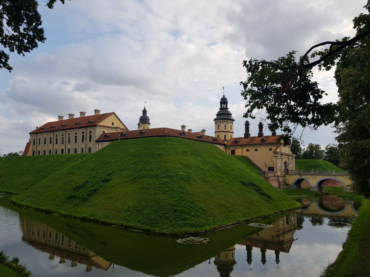 Памятники Мира и Несвижа