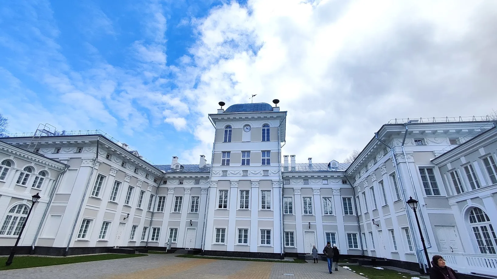 Экскурсия в усадьбы Булгаков, Красный берег и костел в Богушевичах main photo