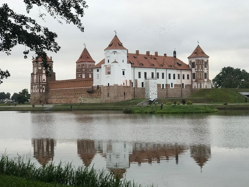 Замки: Мир и Несвиж photo 0