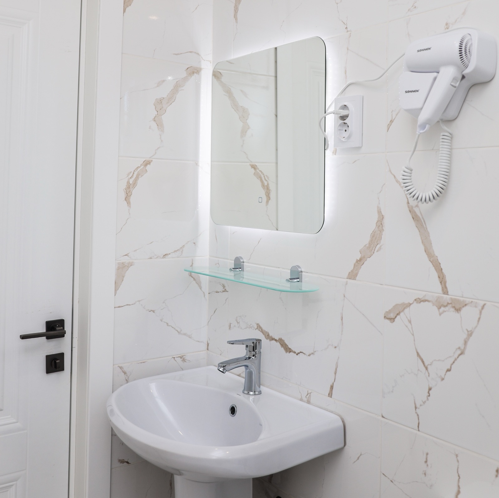 База отдыха «POOLSIDE beach resort»! Отдельные коттеджи, с личной террасой. Реально большой бассейн photo 3